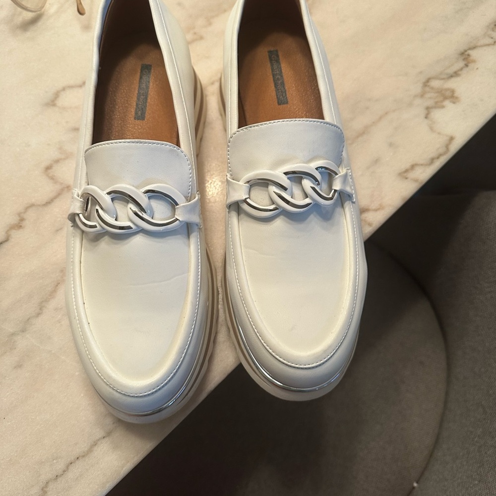 Women’s Good Choice White Chain-Accent Loafers sz10 Worn Once